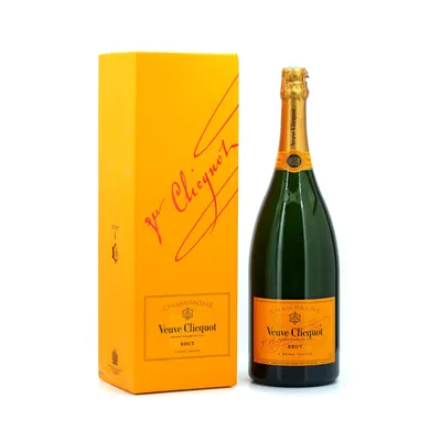 Veuve Clicquot Yellow Label Brut Champagne Gift Box 750mL