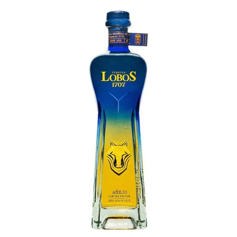 Lobos 1707 Añejo Tequila view 1