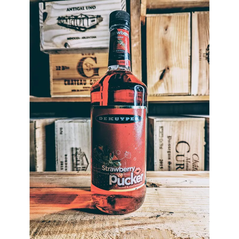 DeKuyper Strawberry Pucker Schnapps view 1